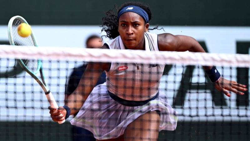 Gauff cruises past Jabeur into French Open SFs