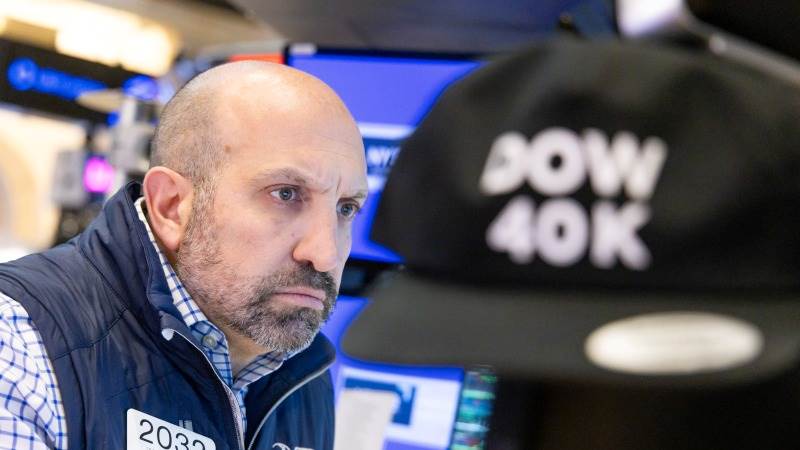 US reverses course, Dow surges by 200 points