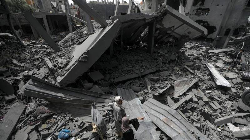 Israeli strike on house in central Gaza kills 6