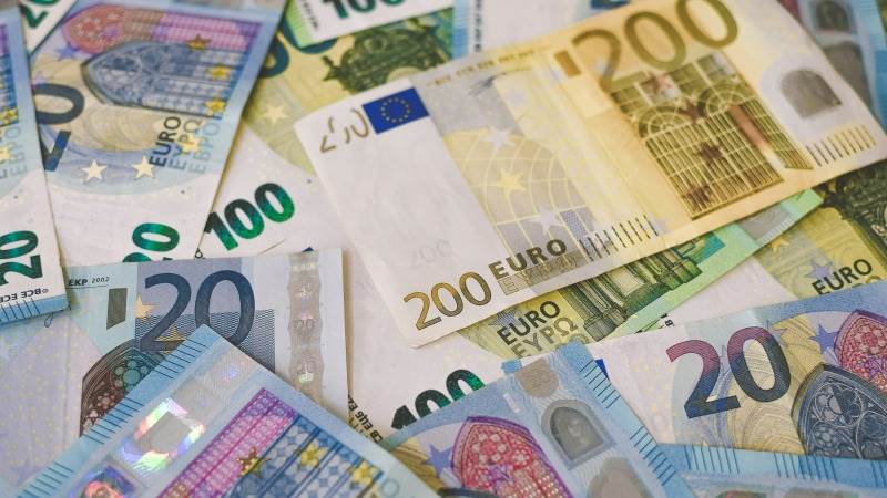 Euro against pound at lowest level since August 2022