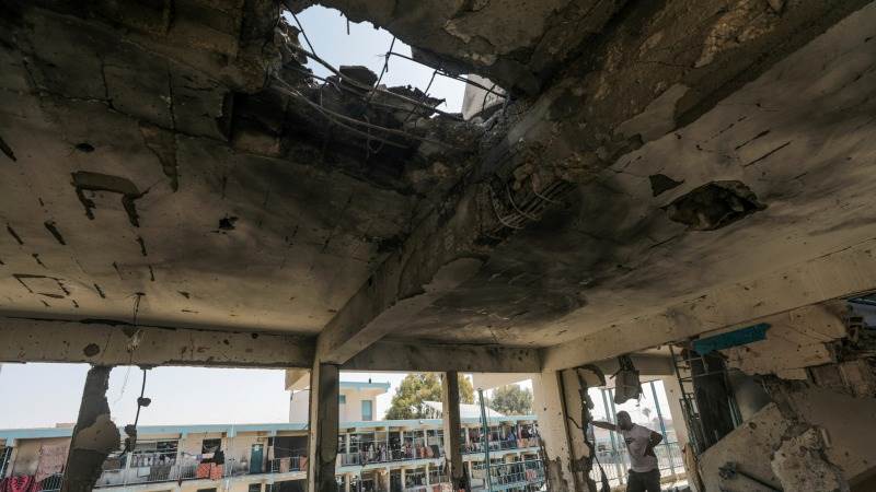 Israeli strike supposedly kills 3 in central Gaza