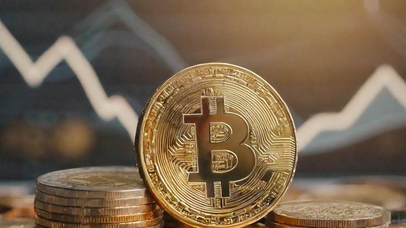 Bitcoin falls under $68K on ETFs outflows