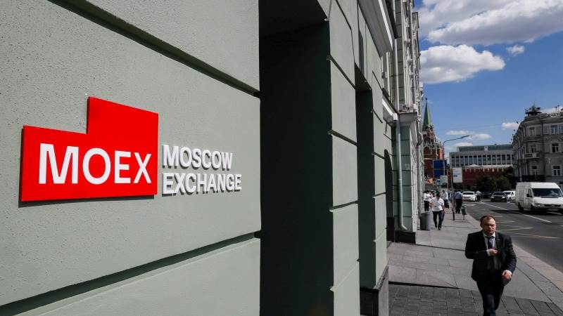 Russian bank delays currencies, precious metals trading on Thursday