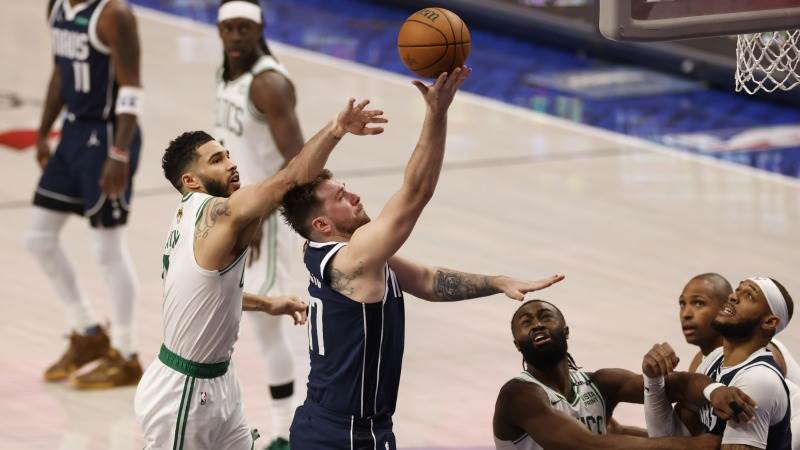 Celtics beat Mavericks in third NBA Finals game