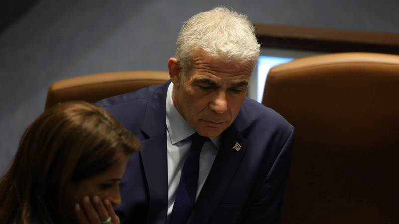 Lapid: The solution is to replace, kick Netanyahu out