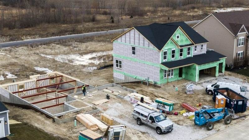 US home builder confidence declines in June