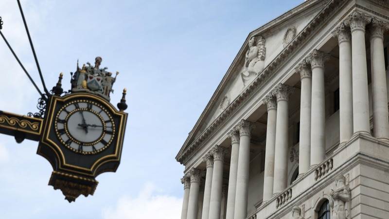 BoE keeps interest rate unchanged at 5.25%