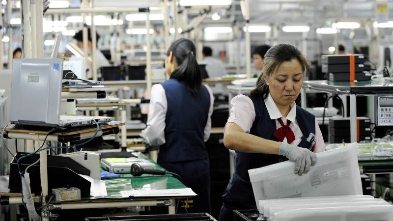 Japan’s business activity falls in June