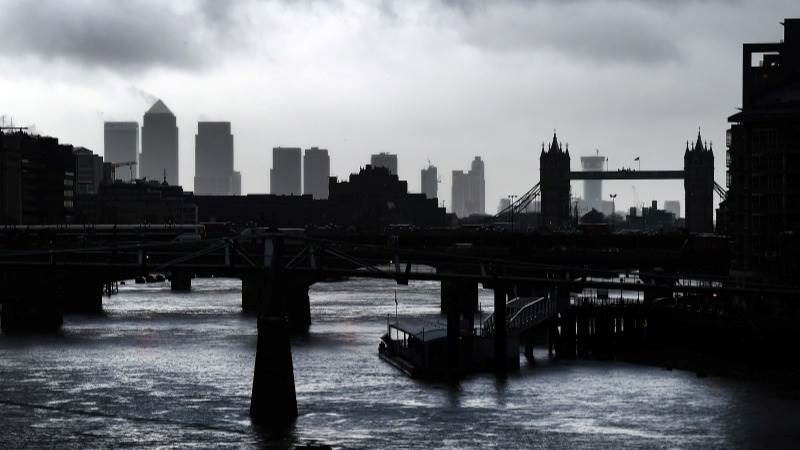 UK private sector output slows down in June