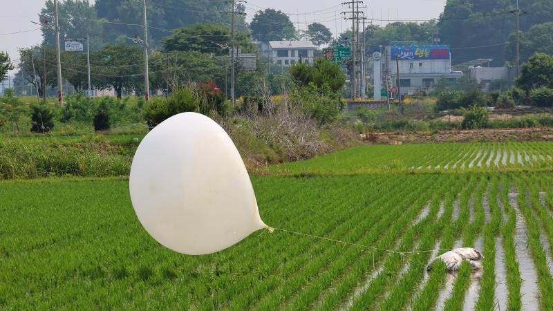 N. Korea keeps sending trash balloons to South