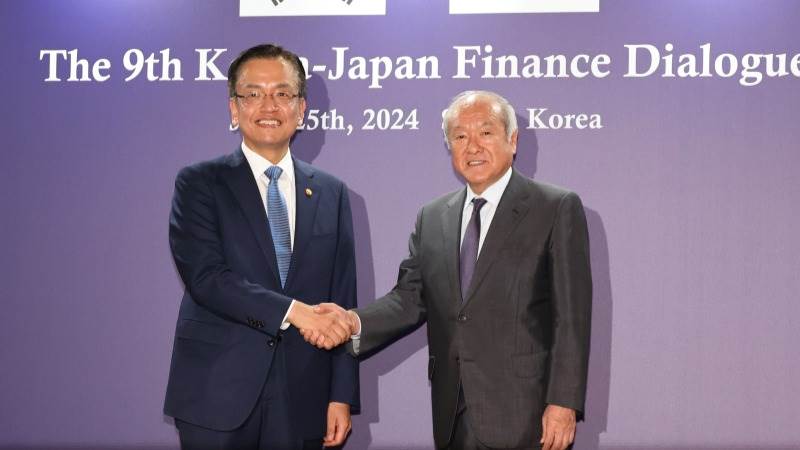 Japan, South Korea talk forex volatility