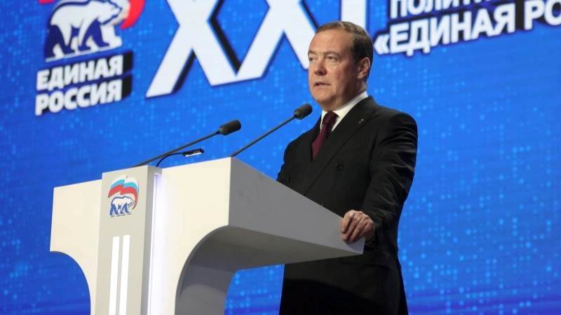 Medvedev: US is one step away from losing Cold War