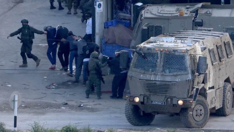 Israeli forces arrest 15 across West Bank