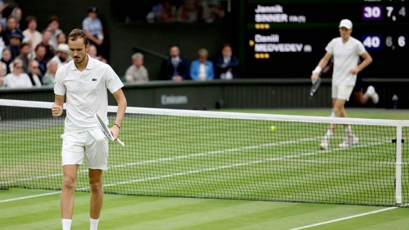 Medvedev heads to Wimbledon semis after beating Sinner