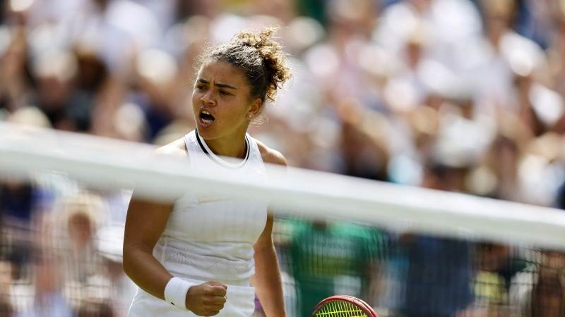 Paolini through to Wimbledon finals after beating Vekic