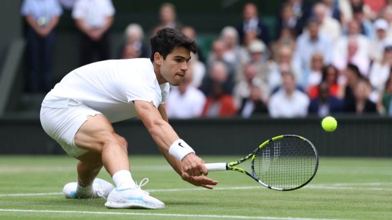 Alcaraz beats Medvedev to enter Wimbledon final