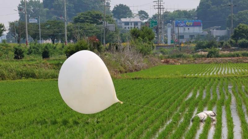 North Korea sends balloons towards South again