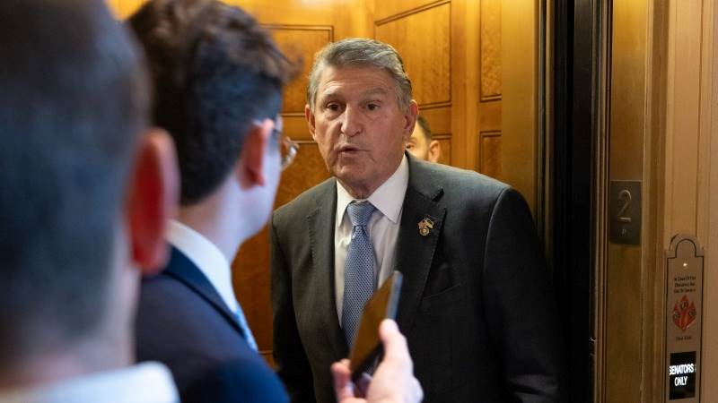 Manchin ‘pursuing the process’ of WH bid