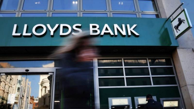 Lloyds’ net income falls 8% to £4.15B in Q2