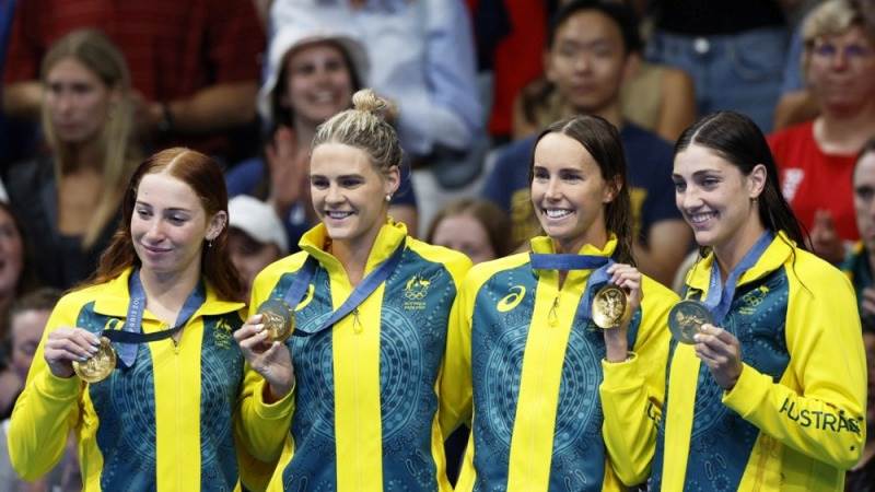 Australia sets Olympic record, wins gold in women’s 4x100m relay