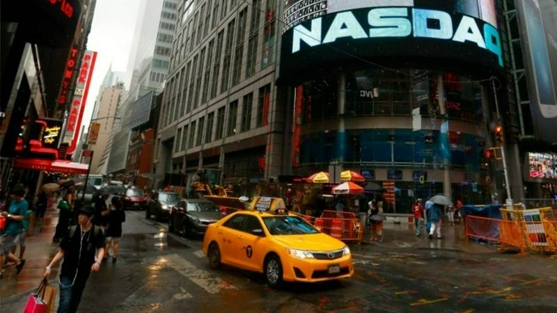 Nasdaq plummets 2% as new outage hits Microsoft services