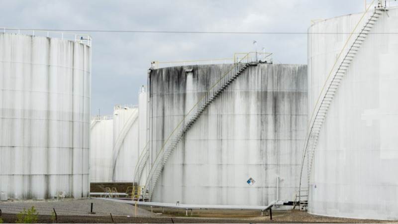 US oil inventories reportedly drop by 4.5M barrels