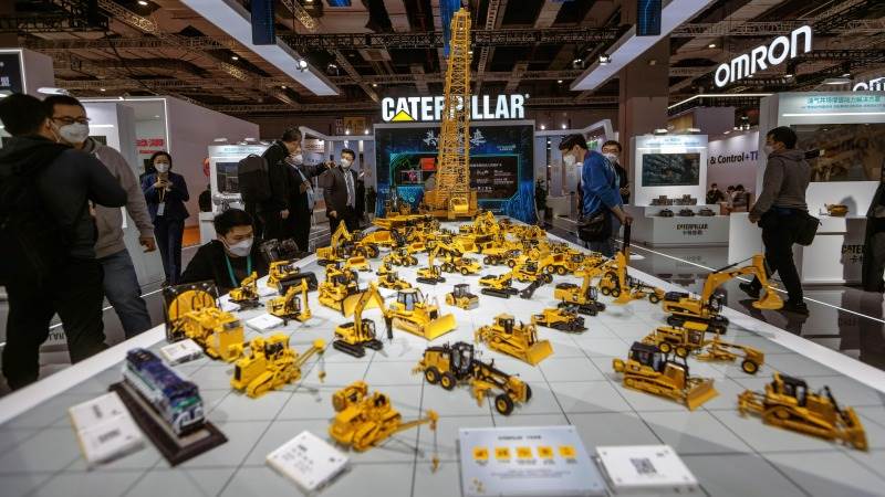 Caterpillar’s Q2 revenues drop by 4% to $16.7B