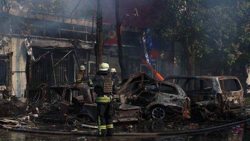 At least 4 dead as Russia hits Ukrainian supermarket