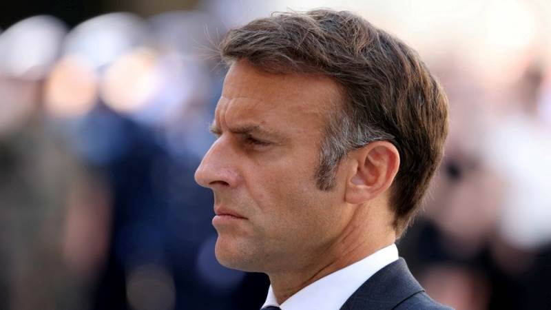 Macron calls French party leaders for August 23 talks