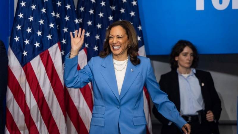 Harris makes surprise early appearance at DNC