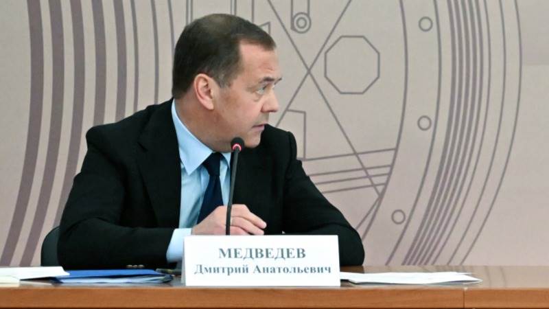 Medvedev: No more talks until Ukraine is ‘completely defeated’