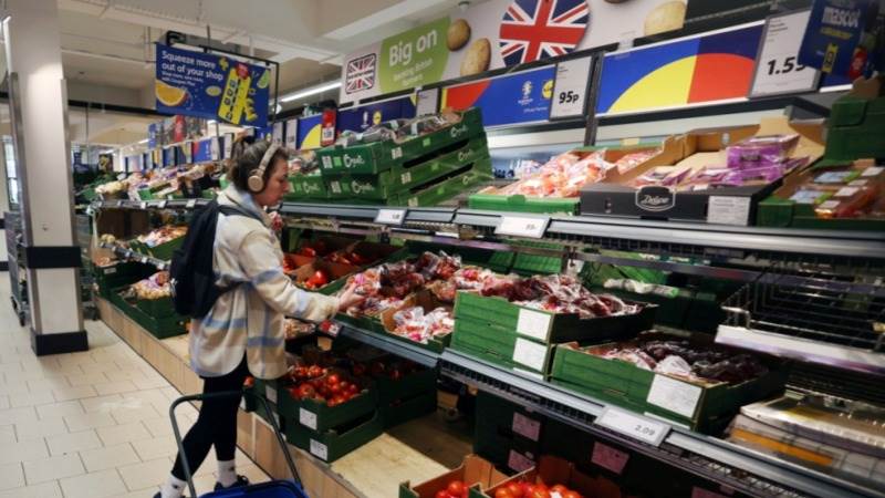 UK consumer confidence unchanged in August