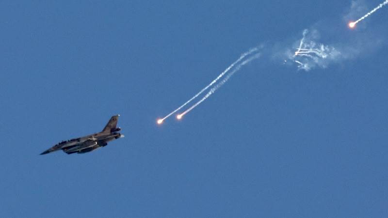 Israel strikes weapons depots in Syria