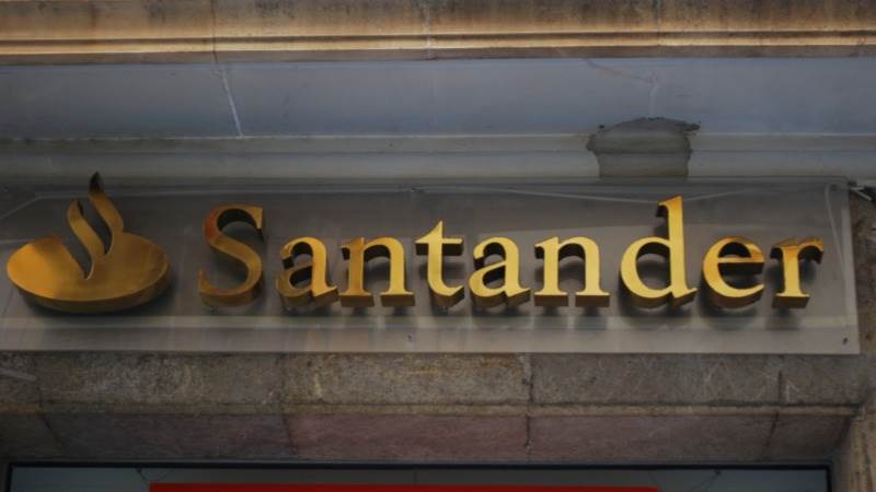 Santander launches €1.5B buyback program