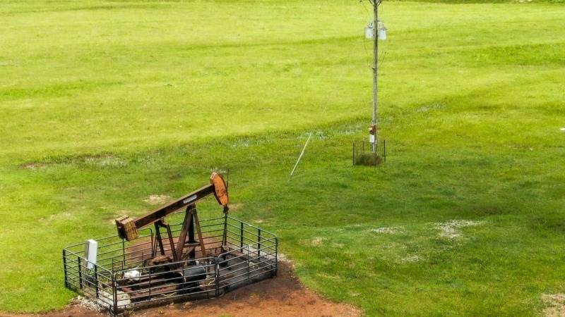 Crude prices down 1% on demand jitters