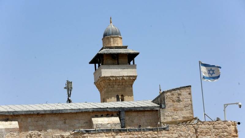 Israel briefly closes Hebron’s Ibrahimi mosque following attacks