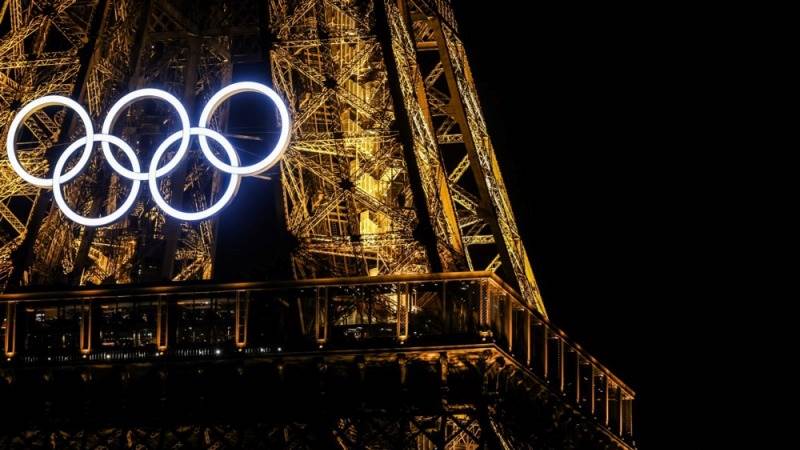 Paris mayor: Olympic rings to stay on Eiffel Tower