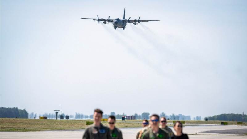 Poland bolsters airspace amid Russian strikes