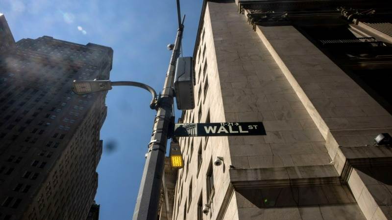 US closes mostly lower with all eyes on earnings