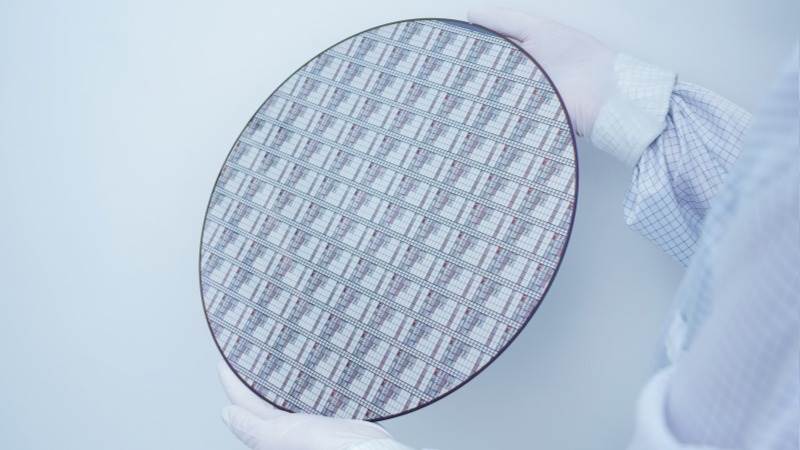 Infineon presents world’s first 300mm GaN chip wafer tech