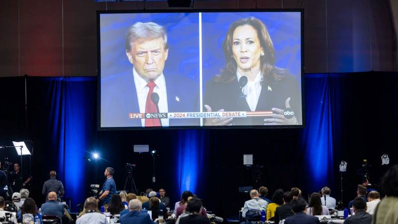 Poll: Harris, Trump tied in swing states battle