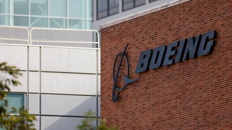 Boeing falls 4% amid strikes, rating news