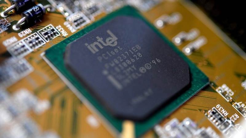 Intel, Amazon agree to co-invest in custom chip design