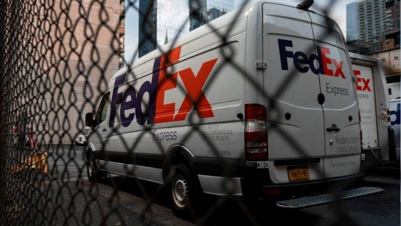 FedEx drops 14% after disappointing outlook