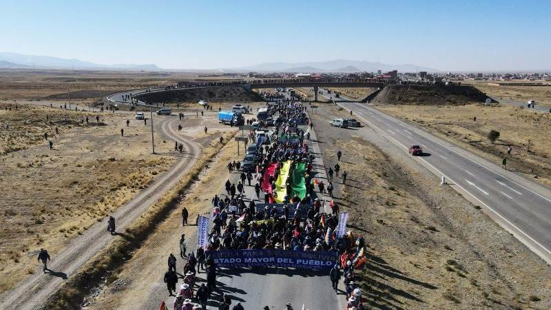 Russia advises against traveling to Bolivia as protesters clash