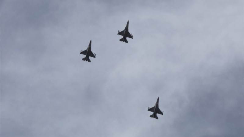 Israeli warplanes flying over Beirut