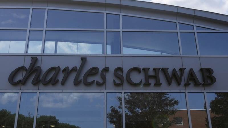 Charles Schwab CEO Bettinger to retire