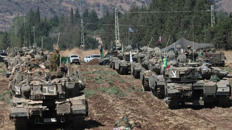 Israel ramps up military presence on Lebanese border