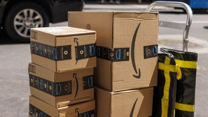 Amazon to hire 250,000 people ahead of holidays