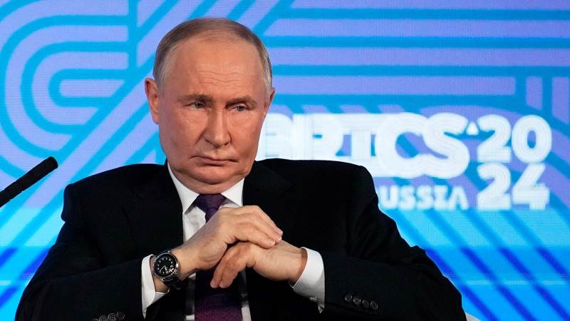 Putin calls for renewed Russia role in Israel-Palestine peace talks